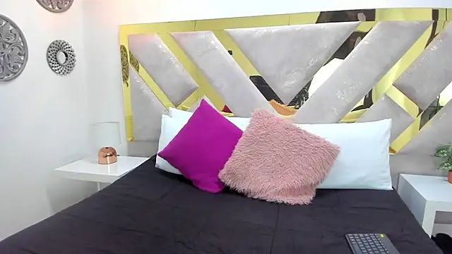 Snapshot of Oriana_Guzman chatting on 02-17-25, 03:09 Oriana Guzman online show from 02-17-25, 03:09