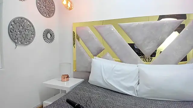 Snapshot of Oriana_Guzman chatting on 02-22-25, 03:36 Oriana Guzman online show from 02-22-25, 03:36