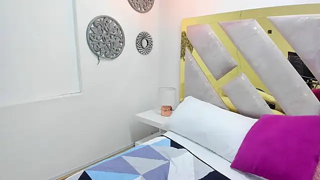 Snapshot of Oriana_Guzman chatting on 02-23-25, 02:57 Oriana Guzman online show from 02-23-25, 02:57