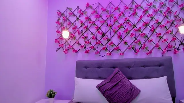 Snapshot of Oriana_Guzman chatting on 03-06-25, 12:30 Oriana Guzman online show from 03-06-25, 12:30