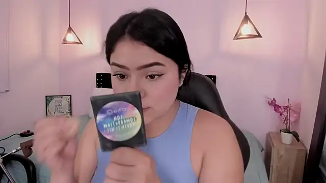 Snapshot of Oriana_Guzman chatting on 09-22-25, 11:29 Oriana Guzman online show from 09-22-25, 11:29