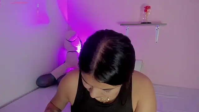 Snapshot of Oriana_Guzman chatting on 11-11-25, 11:27 Oriana Guzman online show from 11-11-25, 11:27