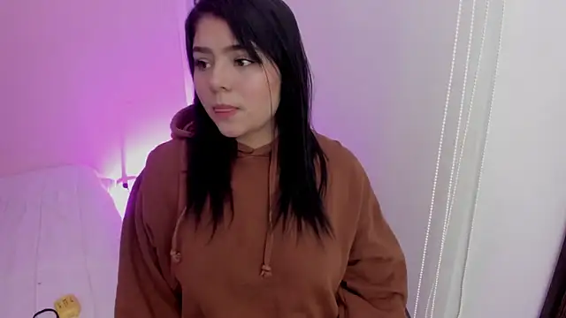 Snapshot of Oriana_Guzman chatting on 04-21-26, 04:41 Oriana Guzman online show from 04-21-26, 04:41