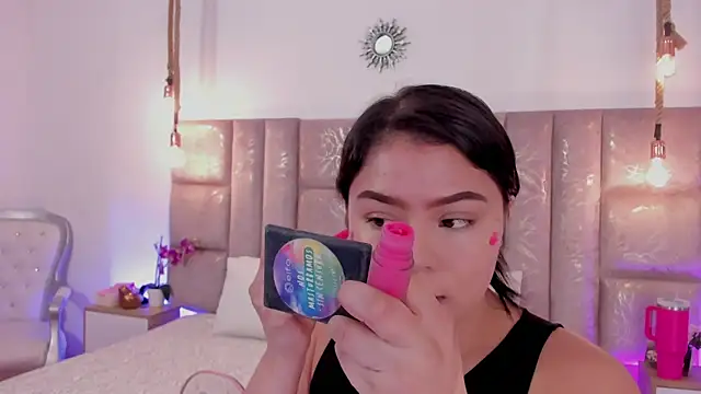 Snapshot of Oriana_Guzman chatting on 07-10-26, 12:37 Oriana Guzman online show from 07-10-26, 12:37