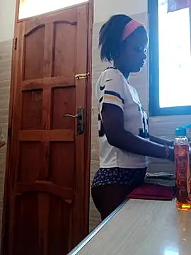 hotgal1112 online show from 02-02-26, 09:41