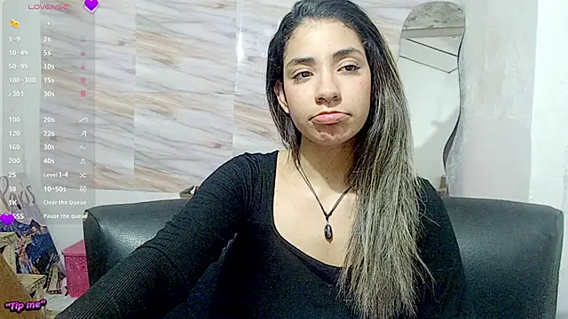 Snapshot of mariana_190 chatting on 02-08-25, 01:54 mariana 190 online show from 02-08-25, 01:54