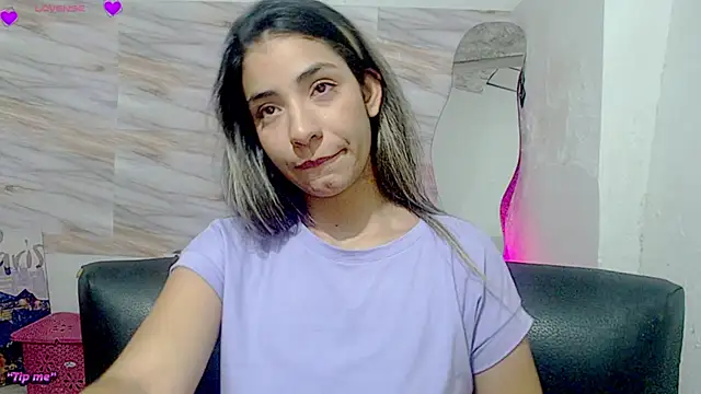 Snapshot of mariana_190 chatting on 02-25-25, 04:14 mariana 190 online show from 02-25-25, 04:14