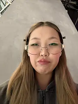 Aiko Yumi online show from 10-26-25, 06:36