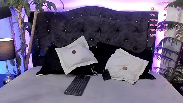 Snapshot of candy_canne__ chatting on 01-11-25, 04:16 candy canne   online show from 01-11-25, 04:16