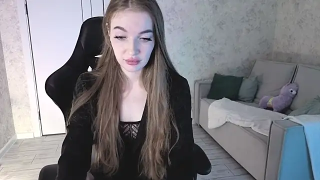 Snapshot of LissaCain chatting on 05-14-26, 04:52 LissaCain online show from 05-14-26, 04:52