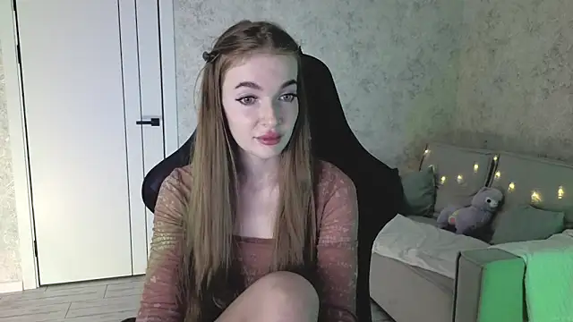 Snapshot of LissaCain chatting on 05-17-26, 08:23 LissaCain online show from 05-17-26, 08:23