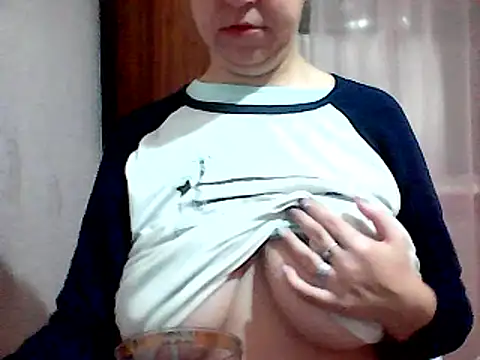 Snapshot of AnaXBerry chatting on 12-05-24, 06:33 AnaXBerry online show from 12-05-24, 06:33