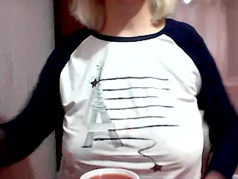 Snapshot of AnaXBerry chatting on 12-21-24, 06:02 AnaXBerry online show from 12-21-24, 06:02