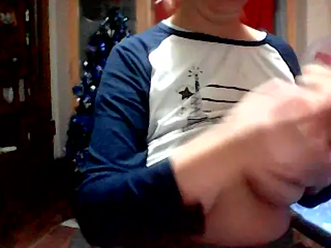 Snapshot of AnaXBerry chatting on 12-31-24, 04:46 AnaXBerry online show from 12-31-24, 04:46