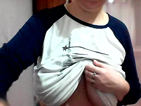 Snapshot of AnaXBerry chatting on 01-12-25, 06:05 AnaXBerry online show from 01-12-25, 06:05
