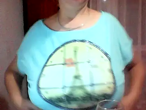 Snapshot of AnaXBerry chatting on 09-08-25, 05:56 AnaXBerry online show from 09-08-25, 05:56