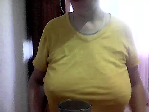 Snapshot of AnaXBerry chatting on 09-25-25, 06:06 AnaXBerry online show from 09-25-25, 06:06