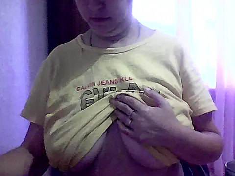 Snapshot of AnaXBerry chatting on 09-27-25, 07:02 AnaXBerry online show from 09-27-25, 07:02