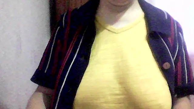 Snapshot of AnaXBerry chatting on 10-11-25, 06:23 AnaXBerry online show from 10-11-25, 06:23