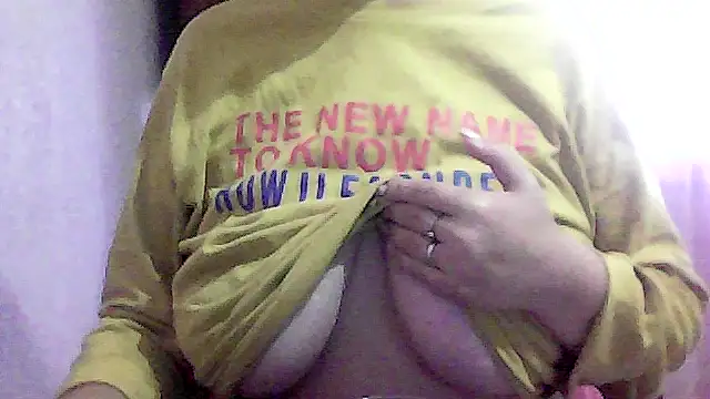 Snapshot of AnaXBerry chatting on 10-20-25, 06:47 AnaXBerry online show from 10-20-25, 06:47