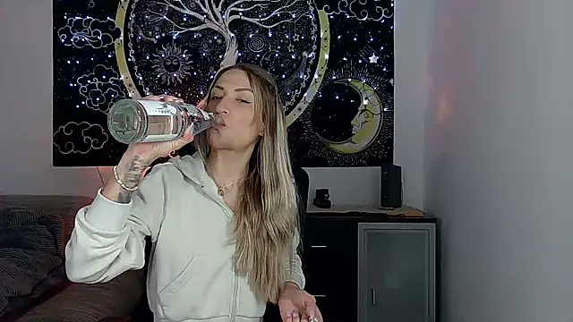 Snapshot of SexxyLiviaa chatting on 12-18-25, 11:44 SexxyLiviaa online show from 12-18-25, 11:44