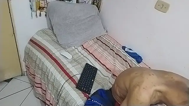 Snapshot of UncutToyBoy23cm chatting on 03-22-25, 03:20 UncutToyBoy23cm online show from 03-22-25, 03:20