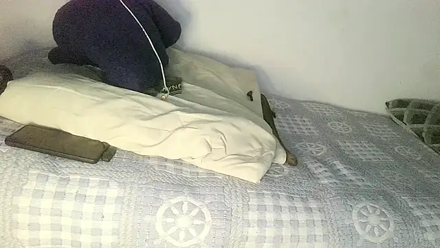 Snapshot of UncutToyBoy23cm chatting on 09-28-25, 09:36 UncutToyBoy23cm online show from 09-28-25, 09:36