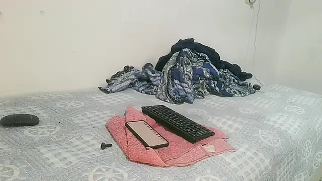 Snapshot of UncutToyBoy23cm chatting on 10-10-25, 05:12 UncutToyBoy23cm online show from 10-10-25, 05:12