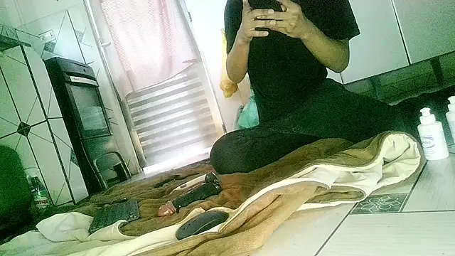 Snapshot of UncutToyBoy23cm chatting on 10-21-25, 07:25 UncutToyBoy23cm online show from 10-21-25, 07:25