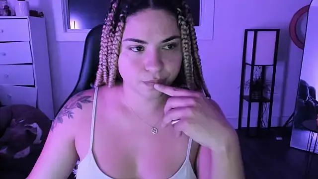 MelSaunders online show from 10-28-25, 04:05