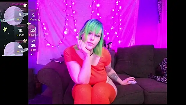Snapshot of EverlyEster chatting on 05-06-26, 04:19 EverlyEster online show from 05-06-26, 04:19