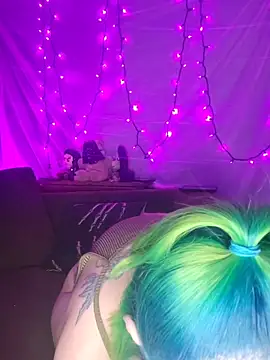Snapshot of EverlyEster chatting on 05-16-26, 03:47 EverlyEster online show from 05-16-26, 03:47