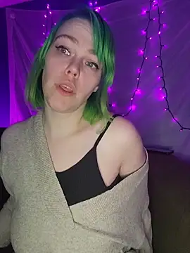 Snapshot of EverlyEster chatting on 05-17-26, 10:11 EverlyEster online show from 05-17-26, 10:11