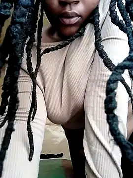 Snapshot of ThaBundaa chatting on 02-19-25, 01:50 ThaBundaa online show from 02-19-25, 01:50