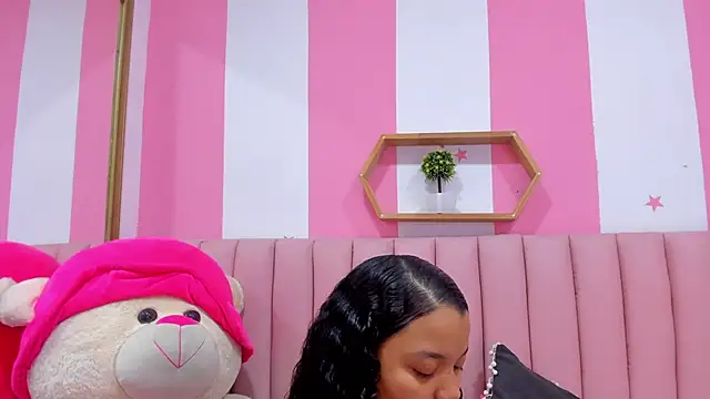 ISABELLA 020 online show from 10-27-25, 01:37