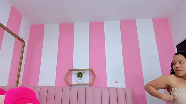 ISABELLA 020 online show from 04-15-26, 07:58