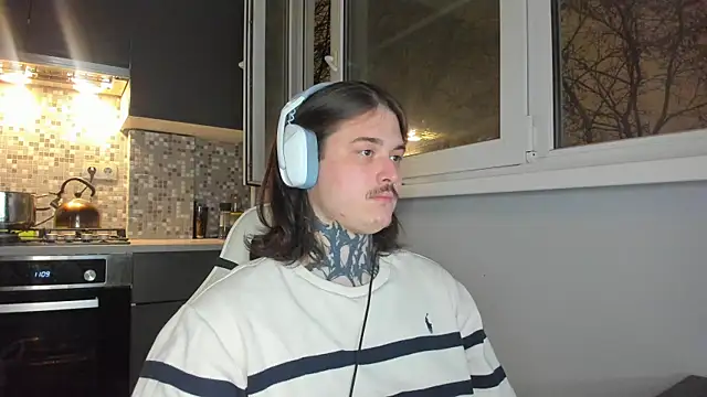 Snapshot of _torfin_ chatting on 01-08-25, 04:33 torfin online show from 01-08-25, 04:33