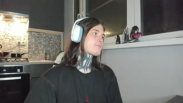 Snapshot of _torfin_ chatting on 03-06-25, 12:00 torfin online show from 03-06-25, 12:00