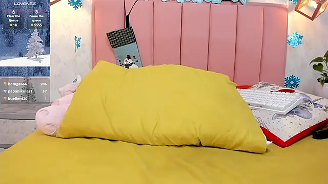 Snapshot of chelsyquinn chatting on 12-21-24, 07:35 chelsyquinn online show from 12-21-24, 07:35