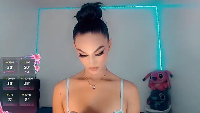Snapshot of _Riannagarcia_ chatting on 10-10-25, 03:16  Riannagarcia  online show from 10-10-25, 03:16