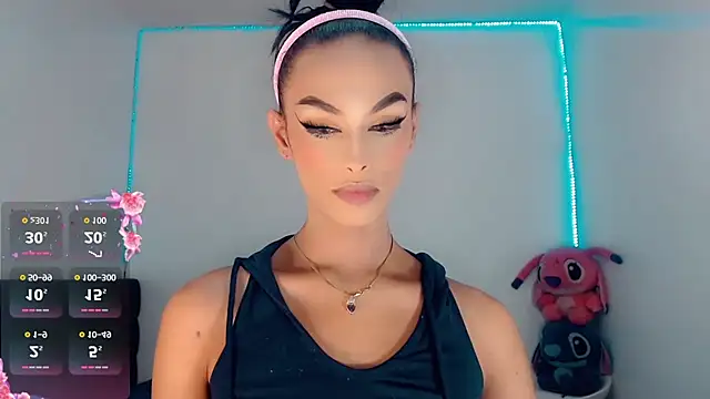 Snapshot of _Riannagarcia_ chatting on 10-11-25, 03:17  Riannagarcia  online show from 10-11-25, 03:17