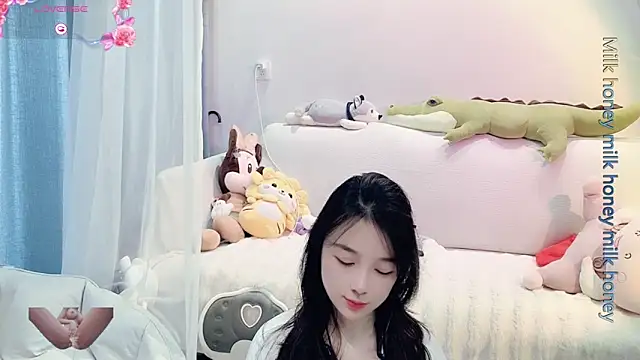 Snapshot of AKiKi711 chatting on 01-18-25, 02:36 AKiKi711 online show from 01-18-25, 02:36