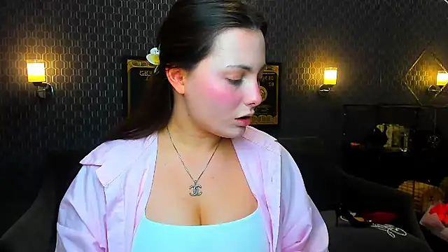 Snapshot of _extraterrestrial_ chatting on 10-28-25, 04:31  extraterrestrial  online show from 10-28-25, 04:31