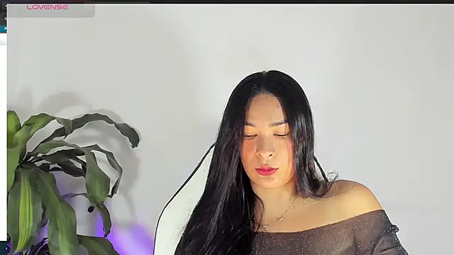 bella hadid1  online show from 03-13-25, 02:01