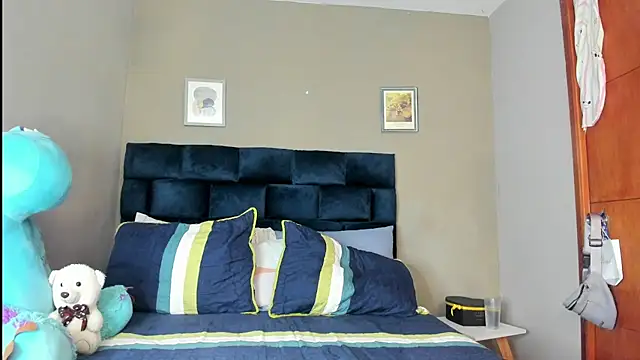 nathaliefox online show from 10-19-25, 04:18