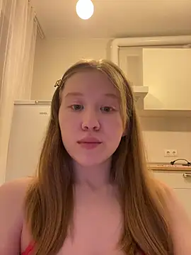 Snapshot of Eva_Weyne chatting on 04-24-26, 08:11 Eva Weyne online show from 04-24-26, 08:11