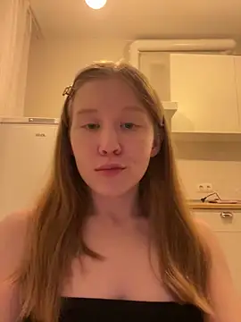 Snapshot of Eva_Weyne chatting on 04-26-26, 08:50 Eva Weyne online show from 04-26-26, 08:50