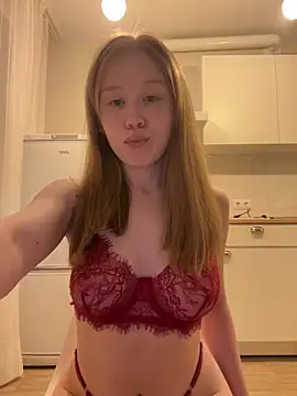 Snapshot of Eva_Weyne chatting on 05-22-26, 08:14 Eva Weyne online show from 05-22-26, 08:14