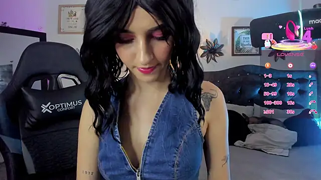 Snapshot of devlin_violett chatting on 10-01-25, 01:33 devlin violett online show from 10-01-25, 01:33