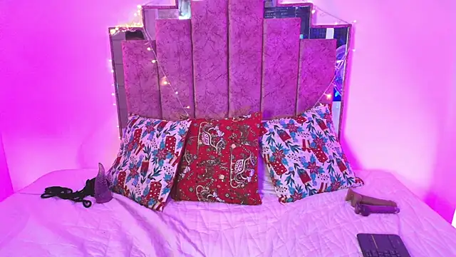 Evelynn online show from 12-19-24, 04:57